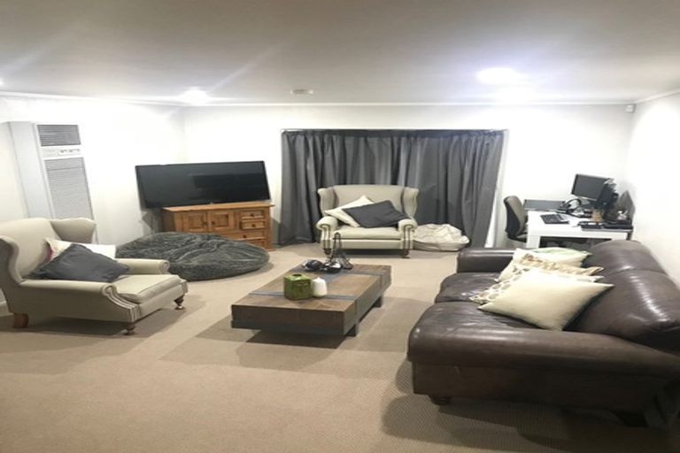 Photo of property in 14 Kilkenny Place, Fitzherbert, Palmerston North, 4410