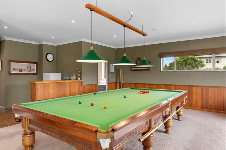 Photo of property in 100 Willowview Drive, Redwood, Christchurch, 8051