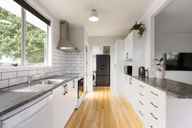 Photo of property in 103 Collins Road, Melville, Hamilton, 3206