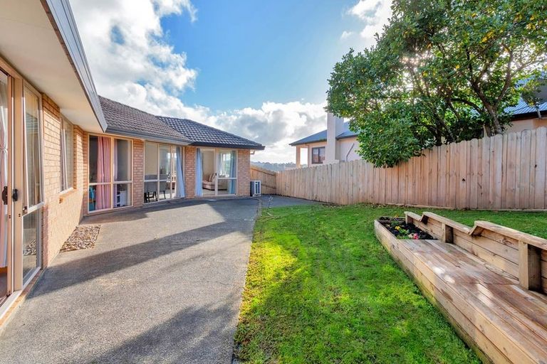 Photo of property in 20 View Ridge Drive, Ranui, Auckland, 0612