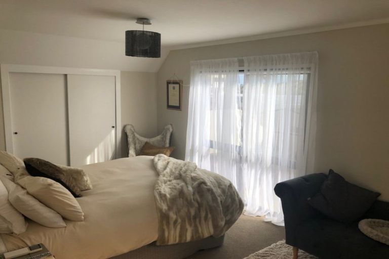 Photo of property in 2 Millen Place, Clarks Beach, 2122