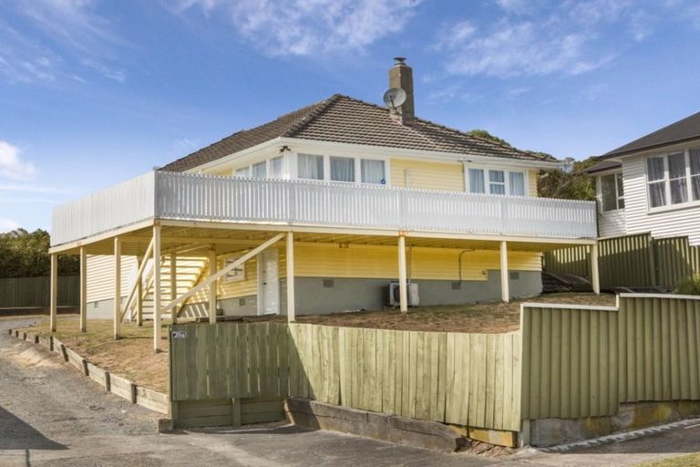 Photo of property in 10 Maher Place, Ranui, Porirua, 5024