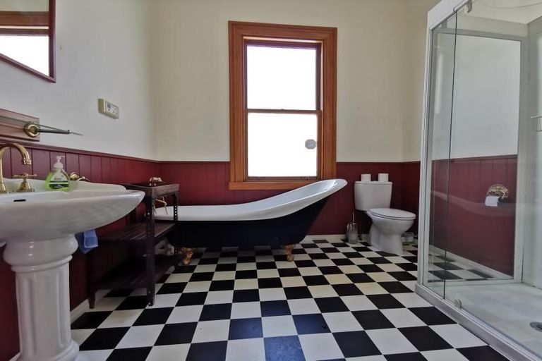 Photo of property in 26 Grove Road, Kelburn, Wellington, 6012