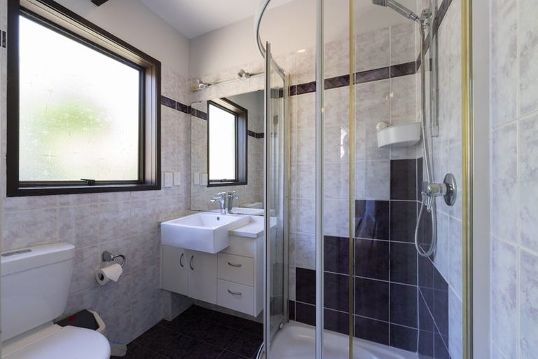 Photo of property in 25 Prince Regent Drive, Half Moon Bay, Auckland, 2012