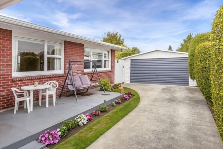 Photo of property in 39 Lake Terrace Road, Burwood, Christchurch, 8061