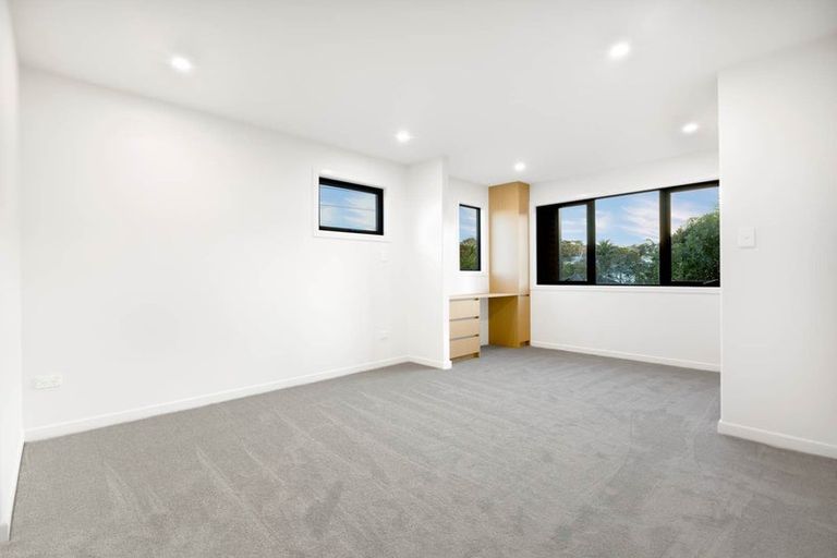 Photo of property in 69b Chivalry Road, Glenfield, Auckland, 0629