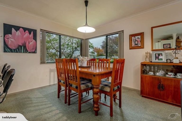 Photo of property in 15 Woburn Place, Takaro, Palmerston North, 4412