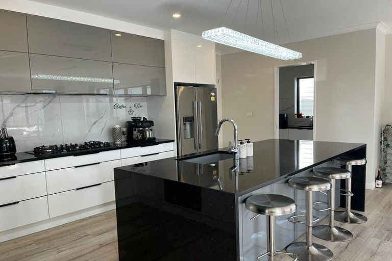 Photo of property in 64 Mettam Drive, Swanson, Auckland, 0614