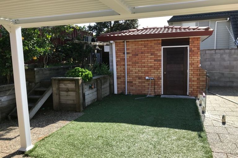 Photo of property in 7 Coupland Court, Glendene, Auckland, 0602