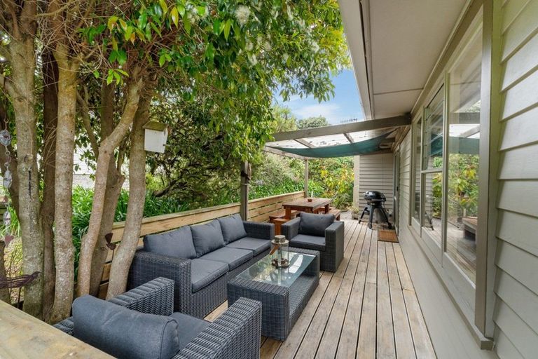 Photo of property in 4 Titoki Road, Waikanae Beach, Waikanae, 5036