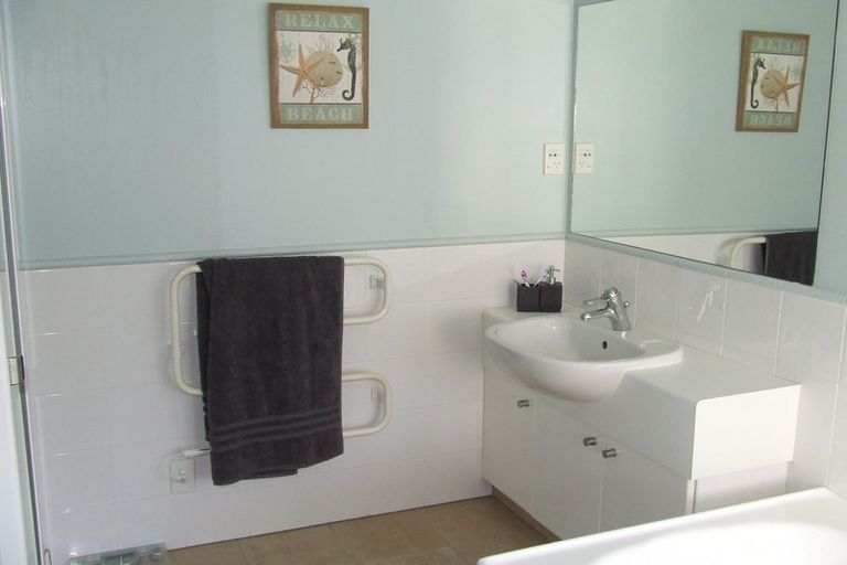 Photo of property in 35c Hobson Crescent, Thorndon, Wellington, 6011