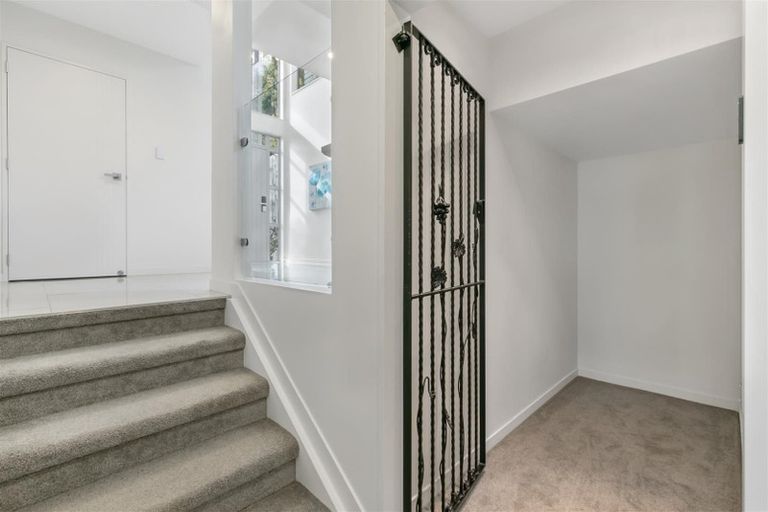 Photo of property in 2b St Clair Place, Browns Bay, Auckland, 0630