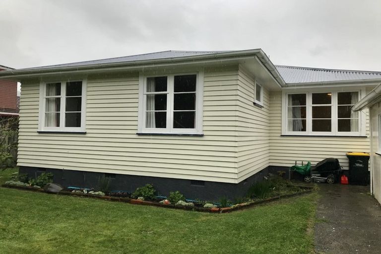 Photo of property in 83 Oxford Street, Tawa, Wellington, 5028