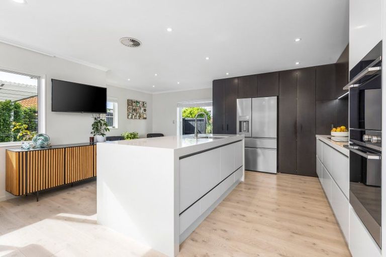 Photo of property in 17 Te Wharau Drive, Greenhithe, Auckland, 0632