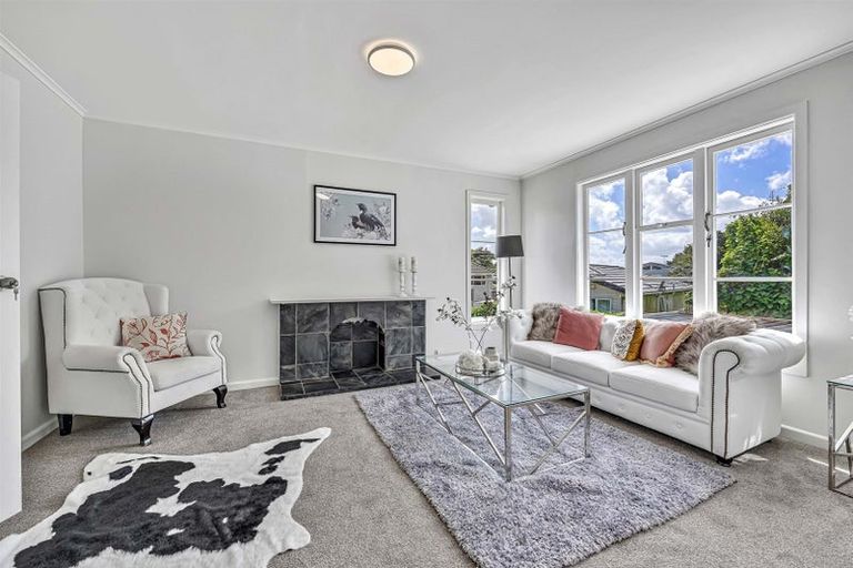 Photo of property in 1/11 Glenfern Road, Mellons Bay, Auckland, 2014