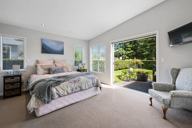 Photo of property in 2 Seagers Close, Kinloch, Taupo, 3377