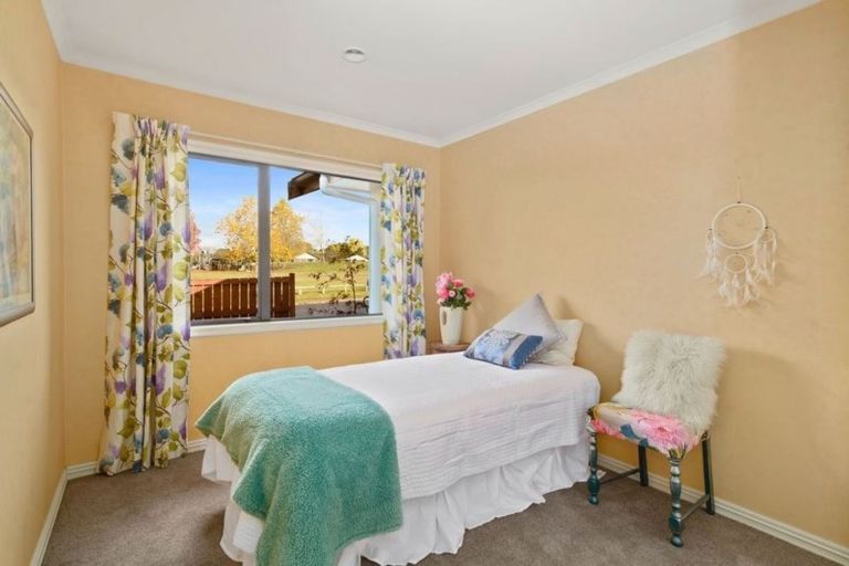 Photo of property in 1 Hoyte Place, Pukehangi, Rotorua, 3015
