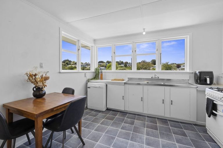 Photo of property in 12 Regent Place, Blagdon, New Plymouth, 4310