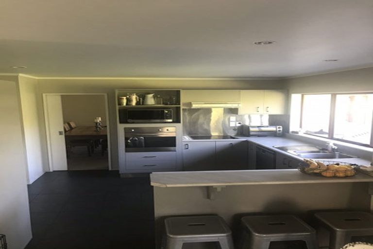 Photo of property in 14 Kilkenny Place, Fitzherbert, Palmerston North, 4410