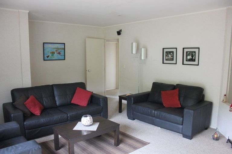 Photo of property in 102 Kingdale Road, Henderson, Auckland, 0610