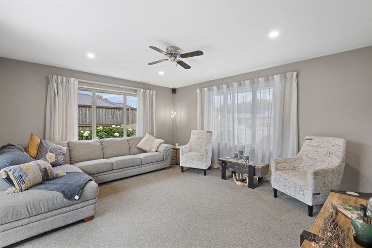 Photo of property in 77 Sarabande Avenue, Redwood, Christchurch, 8051