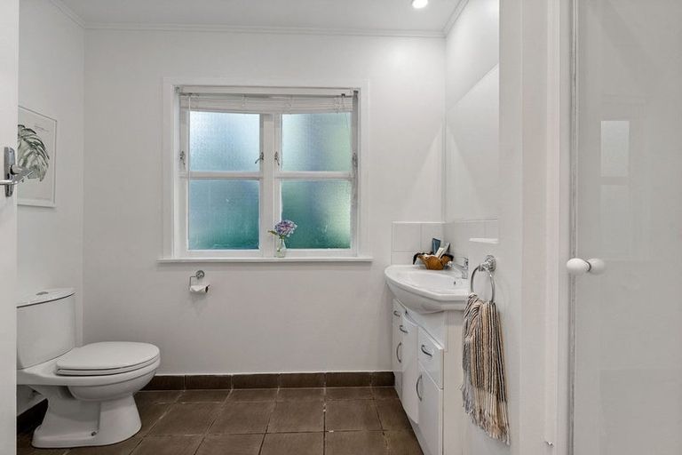 Photo of property in 26 Stewart Drive, Newlands, Wellington, 6037