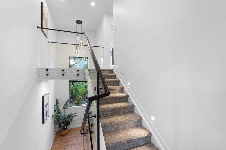 Photo of property in 41d Sunnynook Road, Forrest Hill, Auckland, 0620