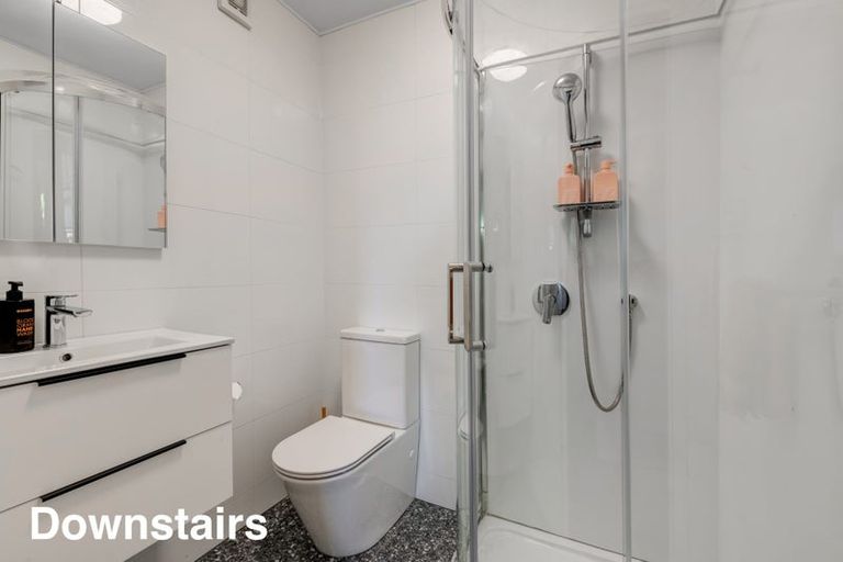 Photo of property in 1/14 Roband Avenue, Glenfield, Auckland, 0629