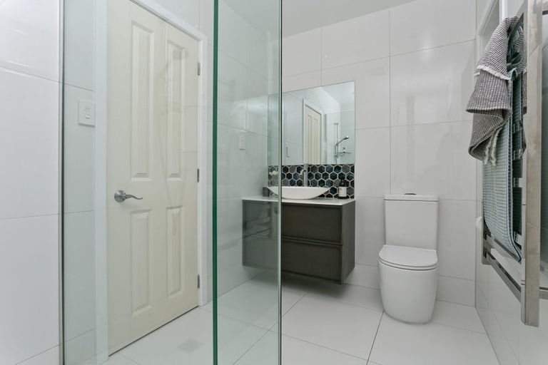 Photo of property in 2/43 Northumberland Avenue, Belmont, Auckland, 0622