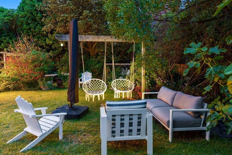 Photo of property in 42 Field Way, Waikanae Beach, Waikanae, 5036