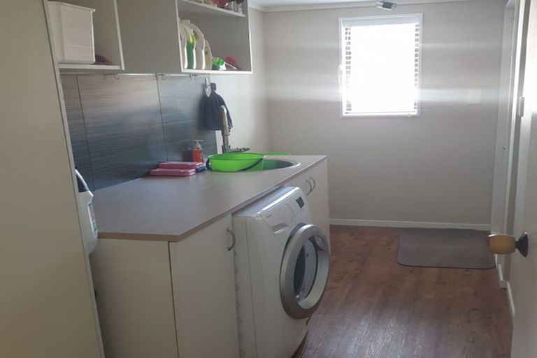 Photo of property in 40 Edgewater Parade, Waiuku, 2123