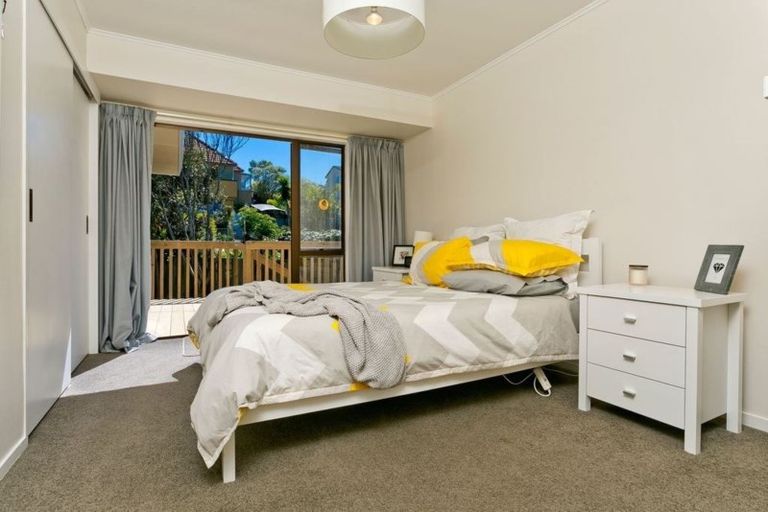 Photo of property in 2/12 Remus Place, Totara Vale, Auckland, 0629