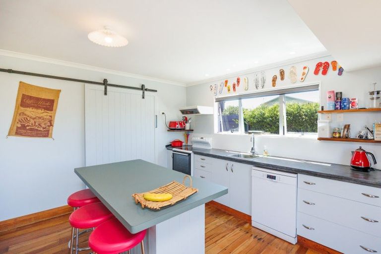 Photo of property in 35 Shortt Street, Foxton Beach, Foxton, 4815