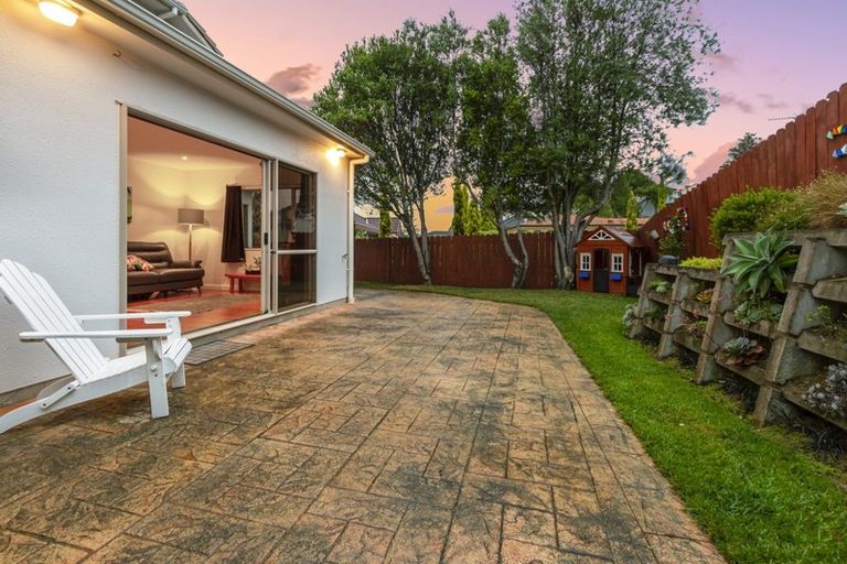 Photo of property in 2/30 Manu Place, Pinehill, Auckland, 0632