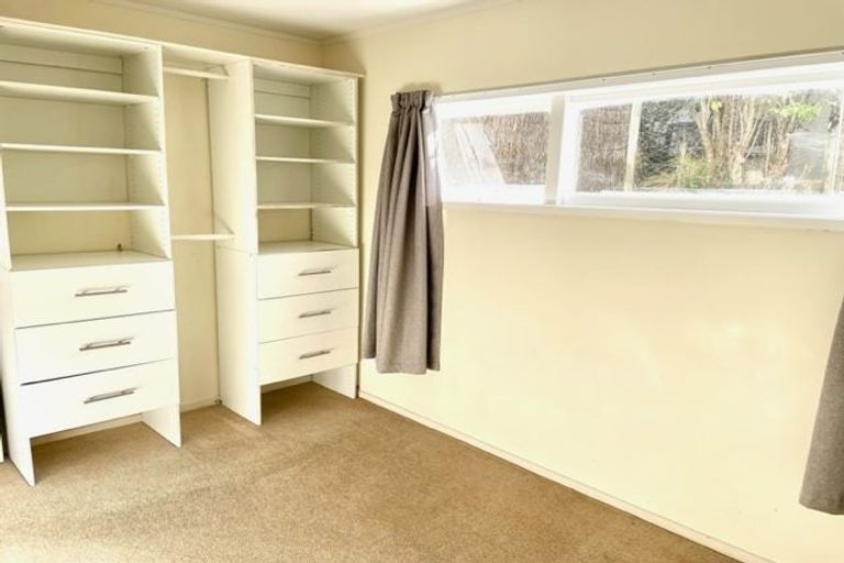 Photo of property in 42 Edgeworth Road, Glenfield, Auckland, 0629