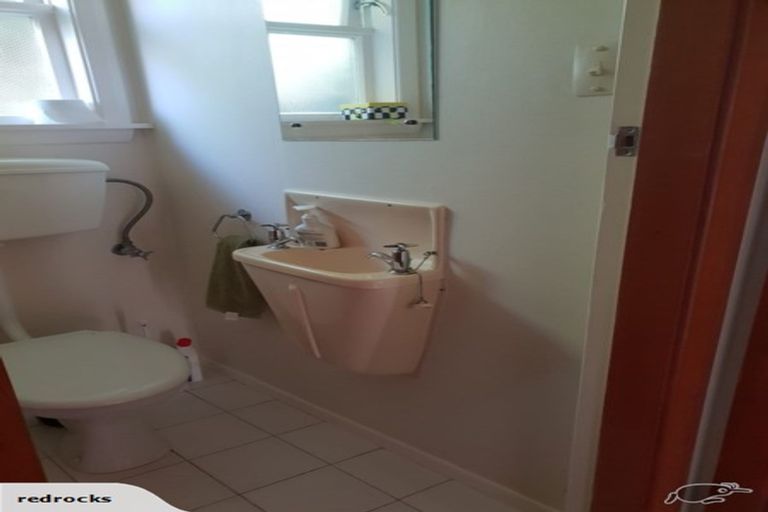 Photo of property in 8 Winston Street, Crofton Downs, Wellington, 6035