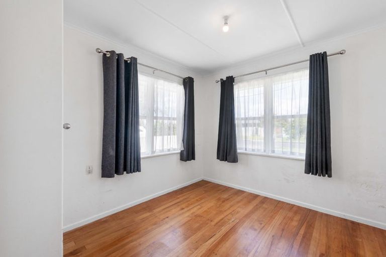 Photo of property in 62 Waipani Road, Te Atatu Peninsula, Auckland, 0610