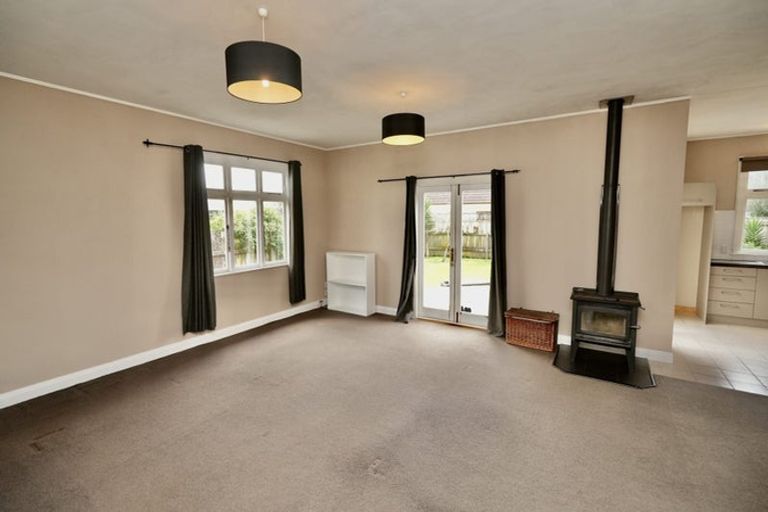 Photo of property in 27 Milverton Avenue, Hokowhitu, Palmerston North, 4410