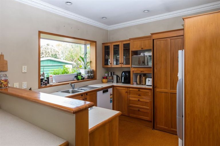 Photo of property in 14 Winters Road, Redwood, Christchurch, 8051