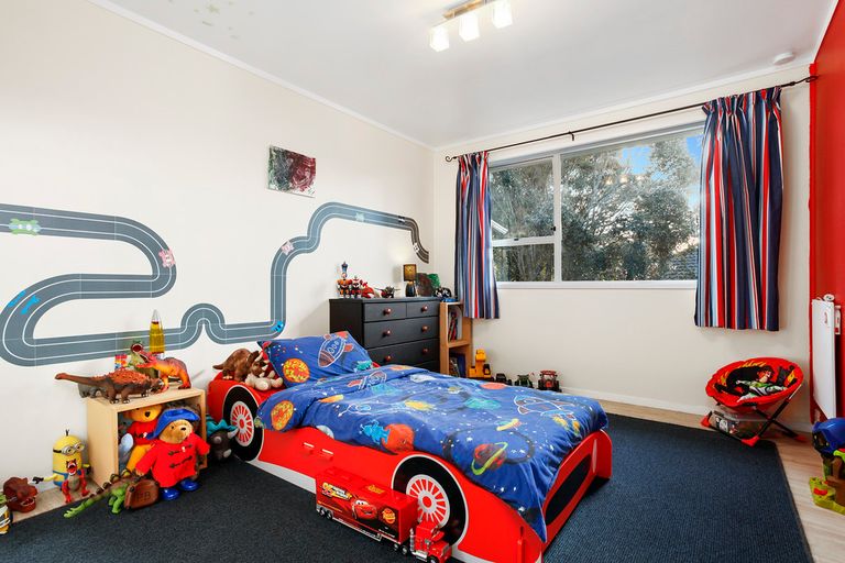 Photo of property in 49 Onedin Place, Titirangi, Auckland, 0604