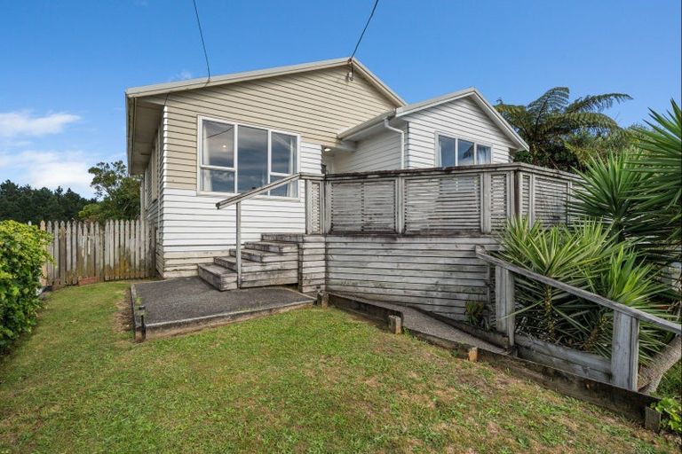Photo of property in 132 Pioneer Road, Moturoa, New Plymouth, 4310