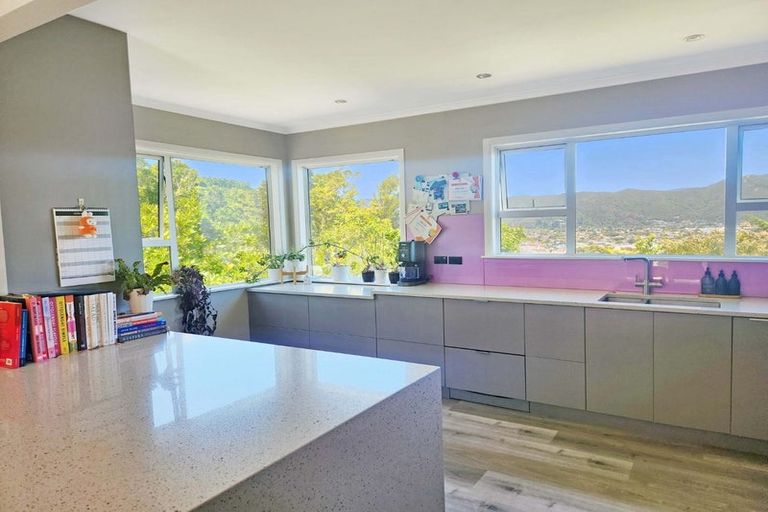 Photo of property in 11 Onehuka Road, Tirohanga, Lower Hutt, 5010