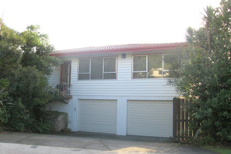 Photo of property in 8 Saint Aidans Way, Tawa, Wellington, 5028