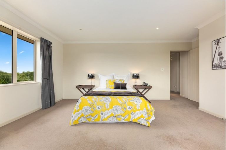 Photo of property in 100 Willowview Drive, Redwood, Christchurch, 8051