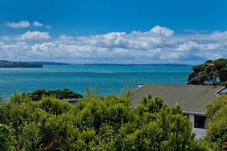 Photo of property in 2/42 Churchill Road, Murrays Bay, Auckland, 0630