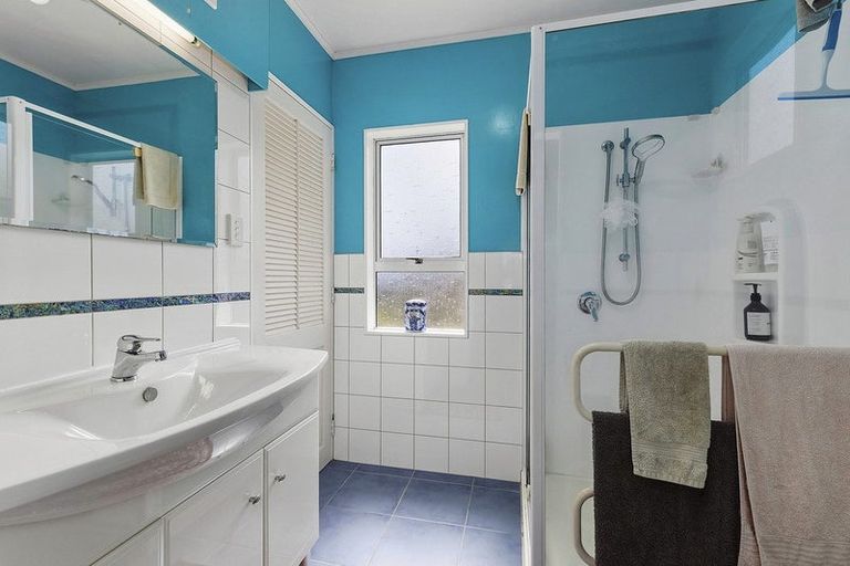 Photo of property in 3 Tirowhanga Road, Paremata, Porirua, 5024