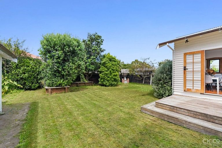 Photo of property in 30 Ludlam Crescent, Woburn, Lower Hutt, 5010