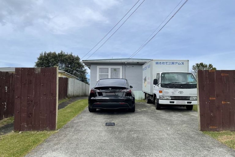 Photo of property in 8 Albert Road, Kelston, Auckland, 0602
