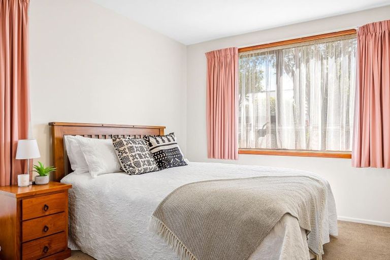 Photo of property in 11a Woodstock Place, Russley, Christchurch, 8042