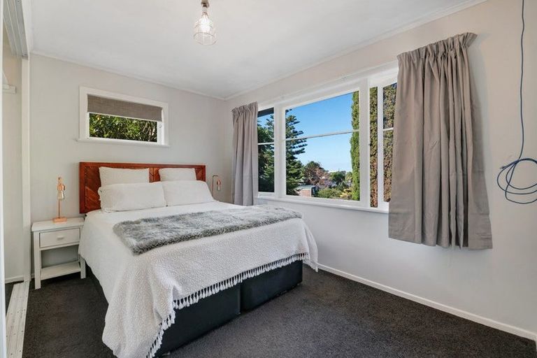 Photo of property in 1/14 Roband Avenue, Glenfield, Auckland, 0629